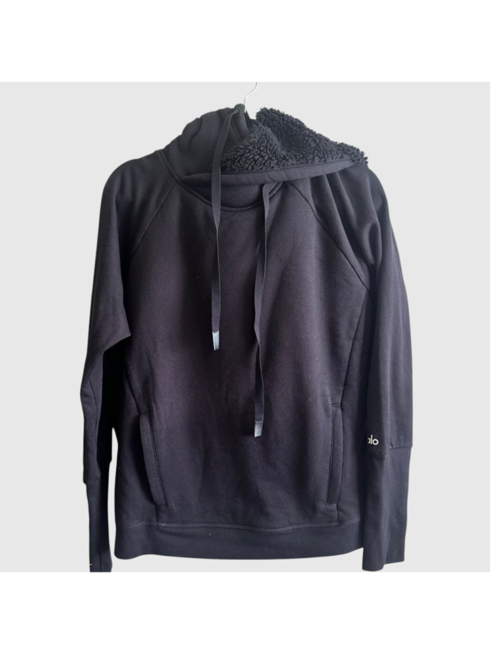 ALO Yoga Black Sherpa-Lined Pullover Hoodie Size M